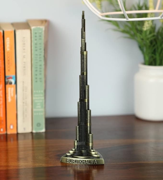 Eiffel shelf model